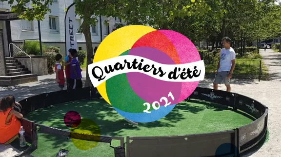 Logo quartiers d'été coloré enfants jouant en arrière plan