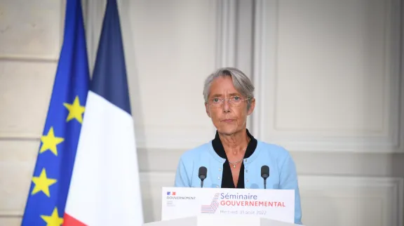 Elisabeth Borne au pupitre, lors de la déclaration finale du séminaire gouvernemental