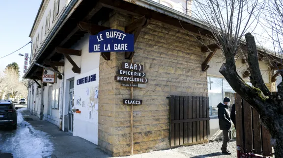 Le buffet de la gare, tiers-lieu labellisé « Fabrique des territoires » à Veynes dans les Hautes-Alpes