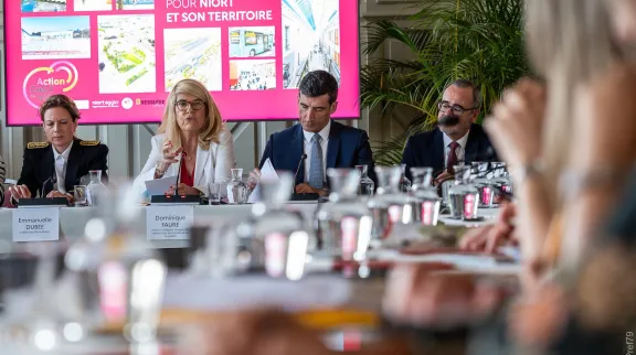Réunion des partenaires Action cœur de ville à Niort. Autour de la Table Dominique Faure et Stanislas Bourron