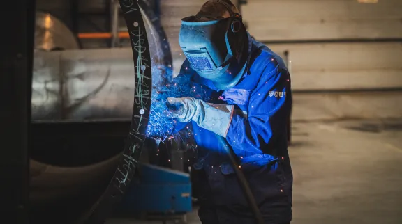 Image d'un artisan à l'œuvre