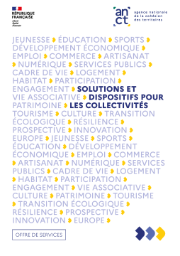 Le fond du visuel est blanc, avec un nuage de mots. Ces-clés représentent les domaines d'intervention de l'ANCT, tels que : "Jeunesse, Éducation, Sports, Développement économique, Emploi, Commerce, Artisanat, Numérique, Services publics, Cadre de vie, Logement, Habitat, Participation, Engagement, Vie associative, Patrimoine, Tourisme, Culture, Transition écologique, Résilience, Prospective, Innovation, Europe." Au centre, le message principal est : « SOLUTIONS ET DISPOSITIFS POUR LES COLLECTIVITÉS »