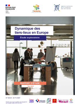 Une salle de travail lumineuse avec de grandes fenêtres en arrière-plan. Plusieurs personnes sont réunies autour d'une table, en pleine discussion ou en train de manipuler du matériel. Une autre personne est assise au premier plan, de dos. Un tableau blanc sur trépied est positionné au centre de la pièce. L'espace est aménagé avec des tables en bois, des chaises et divers équipements, suggérant un environnement collaboratif, comme un atelier ou un laboratoire de fabrication